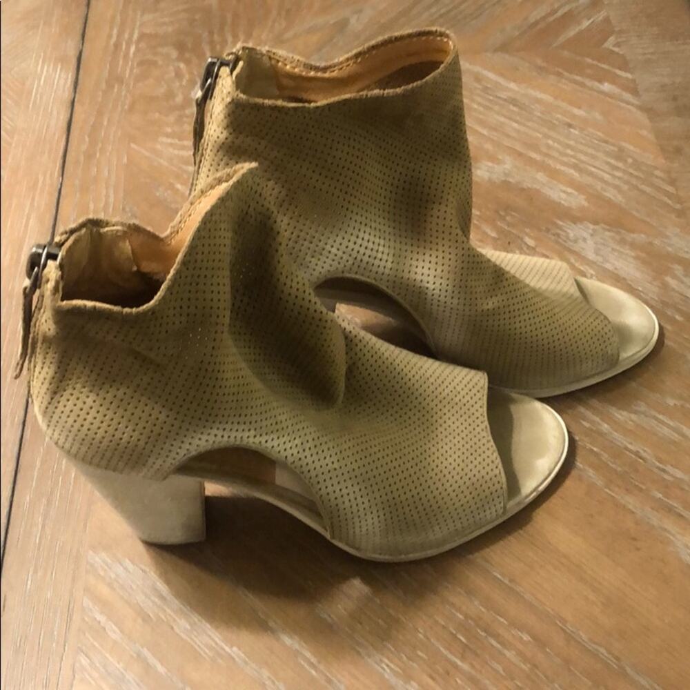 Dolce Vita Block Heel Open Toe Booties Size 9.5 - image 3